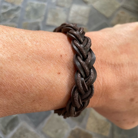 Leather adjustable bracelet - Picture 2 of 5